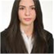 Profesora de inglés, con titulación C1 de Cambridge y C2 en la EIM UB. Con grado universitario en Psicología