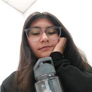 Estudiante universitaria ofrece ayuda en matemáticas a alumnos de enseñanza media