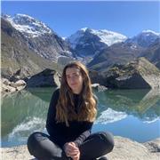 Estudiante de Derecho y ADE en quinto curso con un buen nivel de Inglés, amante de los niños
