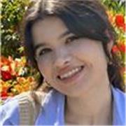 Insegnante ripetitrice. Diplomata al liceo scientifico con voto 100 ; laureanda in lingue del Medio Oriente
