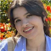 Insegnante ripetitrice. Diplomata al liceo scientifico con voto 100 ; laureanda in lingue del Medio Oriente