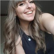 Laureanda in economia, impartisce lezioni di Italiano,storia, inglese, letteratura latina/greca, filosofia,matematica