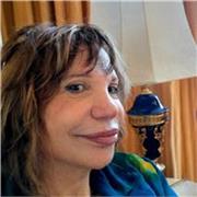 La profesora imparte clases solo a Adultos que deseen aprender INGLES y tener un desarrollo personal para el éxito