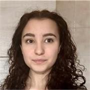 Offro aiuto in inglese e matematica. Diplomata al liceo economico sociale, studio design del prodotto al Politecnico di Milano