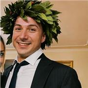 Insegnante di diritto, laureato in giurisprudenza alla Sapienza e attualmente iscritto a un master de Il Sole 24ORE