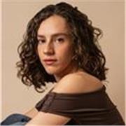 Bailarina profesional y docente de danza, con formación en ballet clásico (método Vaganova) y jazz en NY, entre otras disciplinas