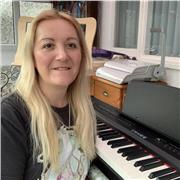 I am a private piano, flute, harp, violin, clarinet music teacher with over 25 years experience. I would like to help you achieve your musical goals