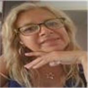 Soy una profesora apasionada por la enseñanza del idioma castellano, con un enfoque cercano y adaptado al ritmo del niño. 