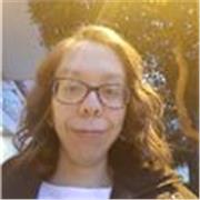 Ingeniera industrial imparte clases de matemáticas