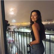 Doy clases particulares de apoyo infantil o de euskera. Estudié traducción y filología, y soy profesora en secundaria