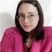 Laureata in Lingue impartisce lezioni di Inglese