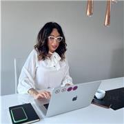 Vuoi portare le tue skill di design al livello successivo? Offro lezioni online di graphic, logo, print design e content creation