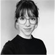 Diplômée d'un master à l'école d'architecture de Rennes, expérience professionnelles en architecture d'intérieur et design d'objet