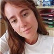 Soy Laura , trabajo como profesora en un centro de educación. Doy clases de apoyo y refuerzo para todas las áreas inglés incluido)
