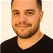 Con experiencia en inglés y francés, como traductor, intérprete y formador.