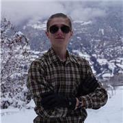 Madrelingua inglese (britannico) di 21 anni senza restrizioni di età. Unico requisito capacità di lavorare online