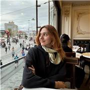 Titulada en bioquímica, C2 (Cambridge). He dado clases de física y química, biología, matemáticas e inglés.