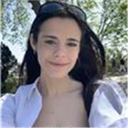 Me considero una chica alegre, amable y paciente!! Megustan mucho los niños. Hice la carrera de ciencias del mar, se de ciencias!!