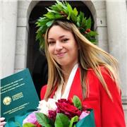Neolaureata in storia dell'arte impartisce lezioni private di materie umanistiche e lingue (inglese, francese, spagnolo)per s scuola medie e superiori