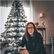 Plurilaureata, con certificazione della lingua acquisita in Inghilterra, con esperienza nell’insegnamento, offre lezioni private (preferibilmente da remoto)