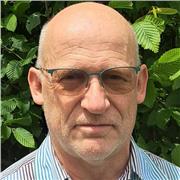 Professeur d'informatique avec 5 ans d'expérience offre des cours particuliers de bureautique pour adultes en ligne.