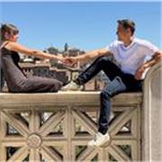 Soy alegre z entusiasta, me encanta estar rodeado de gente y hacer amigos de todas las edades.