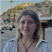 Doy clases de inglés en Castelldefels. Tengo el FCE (B2) y el IB. Si necesitas ayuda con el inglés, ¡avísame!