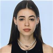 Soy estudiante de arquitectura y soy medio francesa por lo que puedo dar clases de mates, física y de francés.