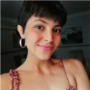 Soy profesora de Ciencias (biología, química, física) e Idiomas (Inglés, Italiano). Imparto a niños de primaria y secundaria