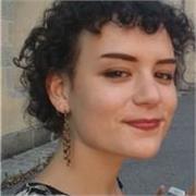 Étudiante motivée pour donner des cours dans divers domaines