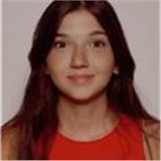 Studentessa universitaria offre lezioni di latino agli studenti del liceo