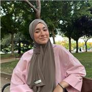 Me defino como una persona joven, entusiasta y con muchísima ilusión por empezar a dar clases.