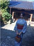 I am a native Japanese speaker. You can learn not only grammar and vocabulary, but also conversational expressions commonly used by native speakers