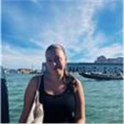 Estudiante con nivel avanzado de inglés, con certificado de C1. Dispuesta ha enseñar y ayudar a niños