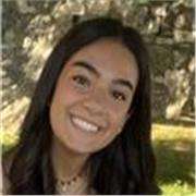 Esperta madrelingua insegna la lingua francese ai ragazzi 