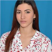 Profesora de español para extranjeros imparte clases a niños de todas las edades