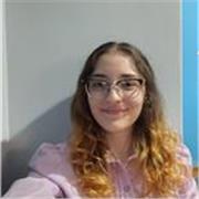 Profesora de inglés imparte clases particular para niños en un rango de 6 a 12 años de manera didáctica y recreativa