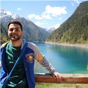 Laureato in lingua cinese con esperienza di studio e lavoro in Cina impartisce lezioni di cinese mandarino