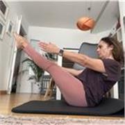 Profesora pilates mat , y barre . Experiencia con gente nivel básico e intermedio.