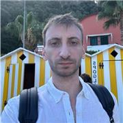Laureato in ingegneria presso la Federico II impartisce lezioni in matematica per scuole medie e superiori