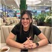 Maestra de biología con experiencia profesional y pasión por enseñar ciencias de forma práctica y dinámica