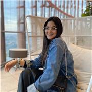 Me defino una chica simpática, con ganas de enseñar, ayudar y aprender de los niños de primaria. Soy sociable, con empatía y capacidad de paciencia. Me gusta ofrecer lo que se y seguir formándome