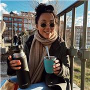 Soy una Profesora titulada en inglés con más de 10 años de experiencia, doy clases particulares adaptadas a los alumnos y grupos