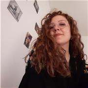 Laureata in Lingue e Letterature straniere, diplomata al liceo scientifico, offre ripetizioni in inglese, tedesco e materie umanistiche