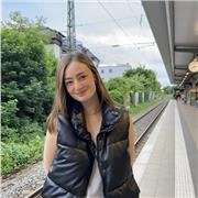 Profesora de idiomas, tanto alemán como inglés y castellano