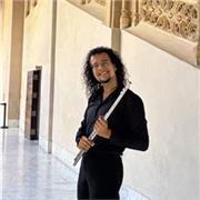 Aprende a tocar la flauta de manera divertida y eficaz con un profesor titulado que te ayude a dominar el instrumento