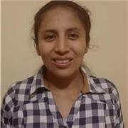 Profesora de ingles que imparte clases para niños de primaria