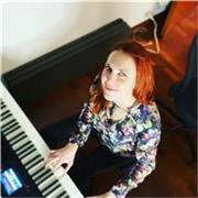 Insegnante con esperienza pluriennale impartisce lezioni (anche online) di pianoforte e/teoria e solfeggio, armonia base