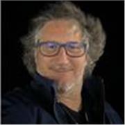 Eccomi! Insegnante pronto per le lezioni! Insegno storia dell’arte e disegno tecnico. 