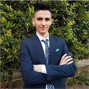 Professore di informatica impartisce lezioni in matematica e informatica